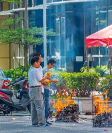 禁止烤肉、禁燒金紙 管委會管太寬，可以嗎?