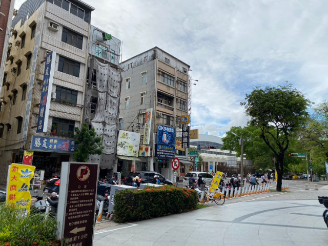 成大店霸角窗二樓出租,台南市東區勝利路