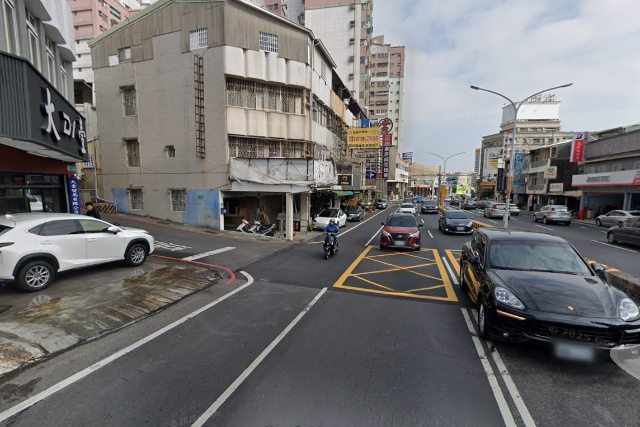 東門路靜巷面寬透天,台南市東區東門路三段