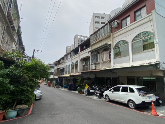 東門路靜巷面寬透天,台南市東區東門路三段