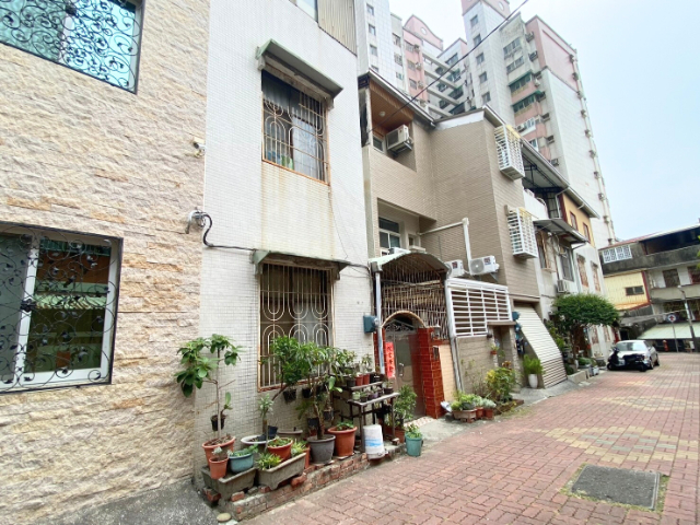 東門路靜巷面寬透天,台南市東區東門路三段